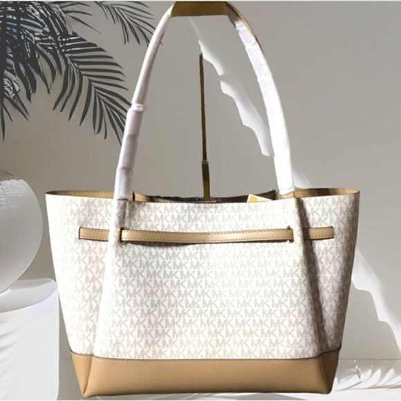 MICHAEL KORS SIGNATURE LAPTOP TOTE COLOR BLOCK AND WALLET SET - Picture 10 of 11